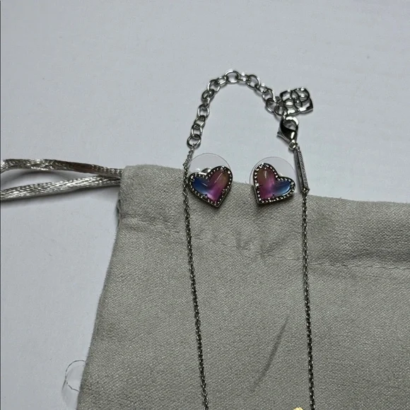 Kendra Scott Ari Heart Necklace and Earrings in Dichronic glass - Picture 2 of 5